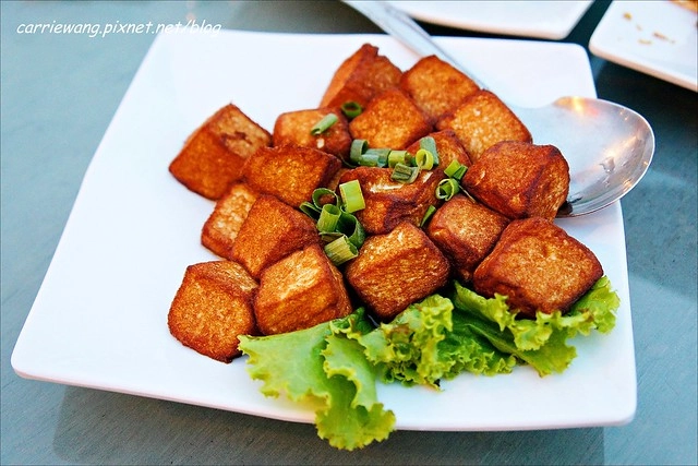 陸光七村｜隱身大坑山上的眷村美食，在廣場上吃辦桌，體驗50年代的懷舊風華，還可以欣賞夜景 @飛天璇的口袋