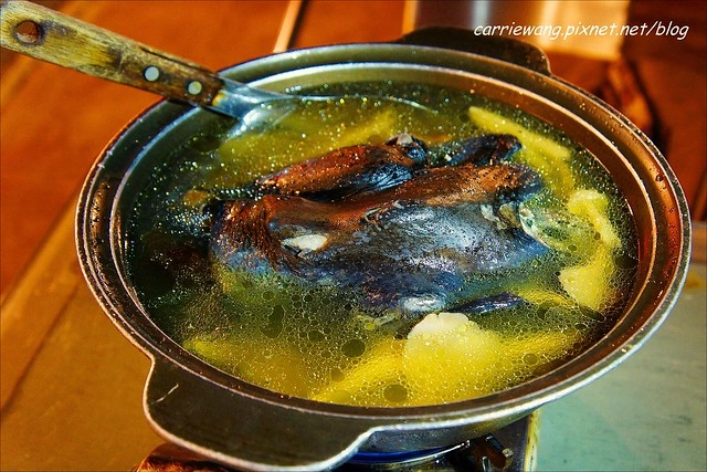 陸光七村｜隱身大坑山上的眷村美食，在廣場上吃辦桌，體驗50年代的懷舊風華，還可以欣賞夜景 @飛天璇的口袋