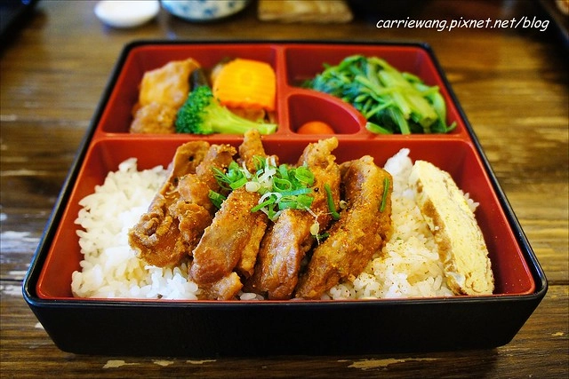 【台中小吃美食】西岡家手作弁当．蘿蔔糕。隱匿巷弄間的日式便當店，手作溫暖有誠意 @飛天璇的口袋