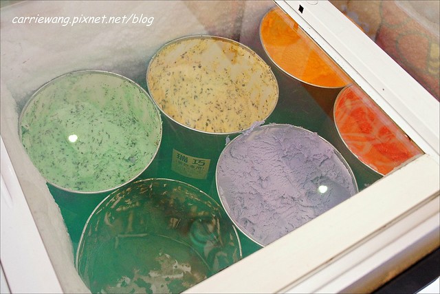 【金門必買伴手禮】金悅坊風伯燒。可愛的風獅爺造型雞蛋糕，內餡濃郁又好吃，還有特製的格格Q餅，是蟲蟲造型的唷！ @飛天璇的口袋