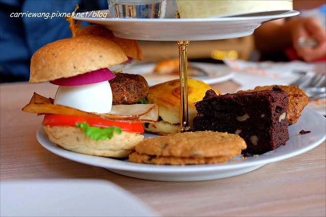 貳樓餐廳台中店：餐點份量大選擇性多，還可以把危機化成轉機 @飛天璇的口袋