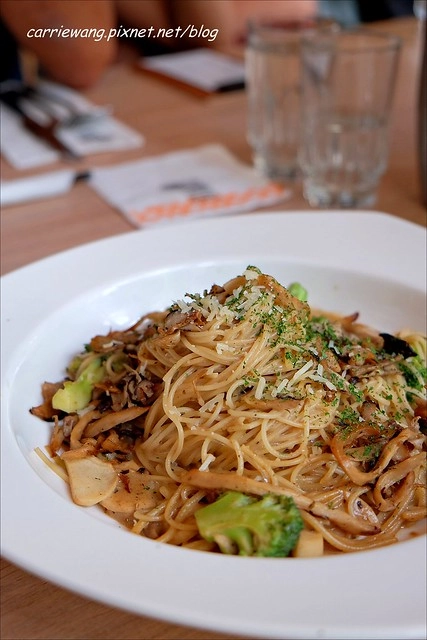 貳樓餐廳台中店：餐點份量大選擇性多，還可以把危機化成轉機 @飛天璇的口袋