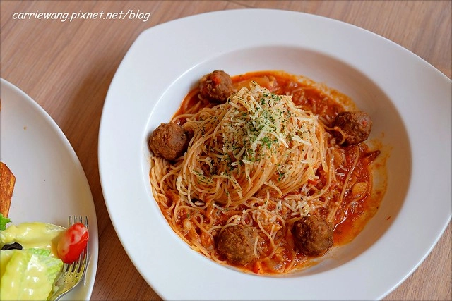 貳樓餐廳台中店：餐點份量大選擇性多，還可以把危機化成轉機 @飛天璇的口袋