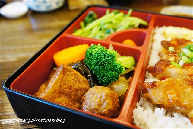 【台中小吃美食】西岡家手作弁当．蘿蔔糕。隱匿巷弄間的日式便當店，手作溫暖有誠意 @飛天璇的口袋