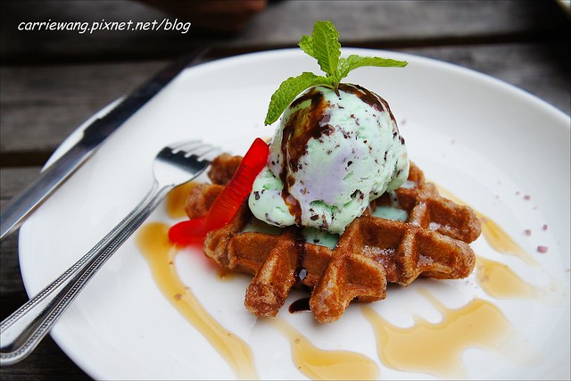 【金門必買伴手禮】金悅坊風伯燒。可愛的風獅爺造型雞蛋糕，內餡濃郁又好吃，還有特製的格格Q餅，是蟲蟲造型的唷！ @飛天璇的口袋