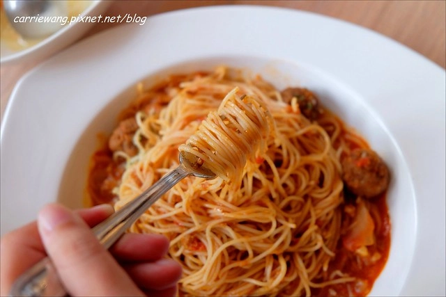貳樓餐廳台中店：餐點份量大選擇性多，還可以把危機化成轉機 @飛天璇的口袋