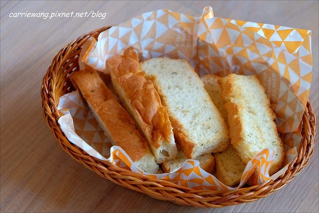 貳樓餐廳台中店：餐點份量大選擇性多，還可以把危機化成轉機 @飛天璇的口袋