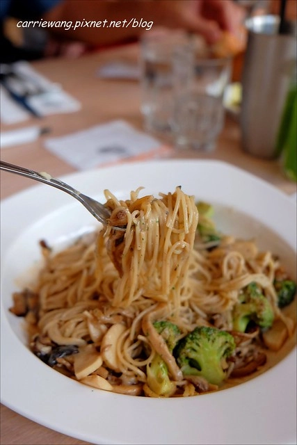 貳樓餐廳台中店：餐點份量大選擇性多，還可以把危機化成轉機 @飛天璇的口袋