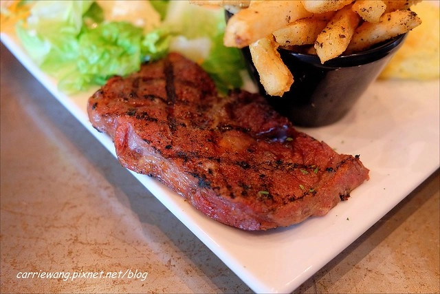 【台中異國料理】帽子南義料理啤酒餐廳．Tapa Loca。正宗義式風味餐廳，啤酒高達120多種，一起來瘋世足吧！ @飛天璇的口袋