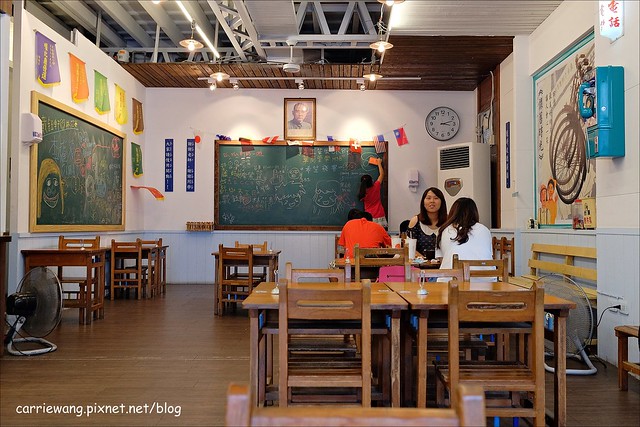 嘉義東區｜黑輪國小/附設紅茶福利社。穿越時空，回到國小時代，在教室裡面吃黑輪，濃濃的懷舊裝潢，還有古早味美食 @飛天璇的口袋