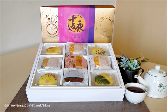 【中秋月餅推薦】七見櫻堂巧克力甜點專賣。2014十五夜中秋節禮盒，採用日本獨特技術，一盒月餅9種誠意，月餅也可以很高雅獨特，中秋送禮的好選擇 @飛天璇的口袋