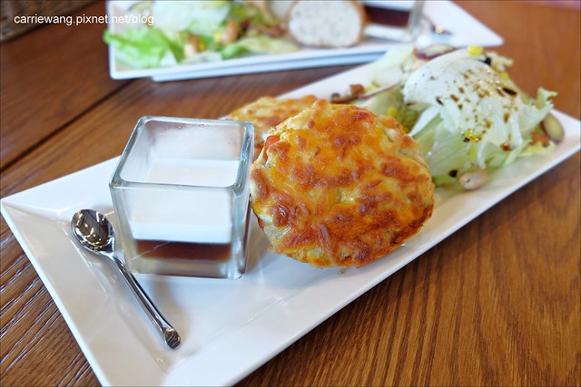 羅布森咖啡書蟲房：十年不關的獨立書店，烏日郊區的世外桃源，幸福地品味書香 @飛天璇的口袋