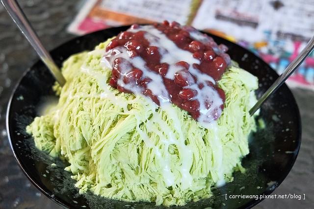 宜蘭小水牛雪花冰｜宜蘭市人氣紅不讓的冰品店，口感綿密細膩入口即化，還有多種口味可以選擇 @飛天璇的口袋