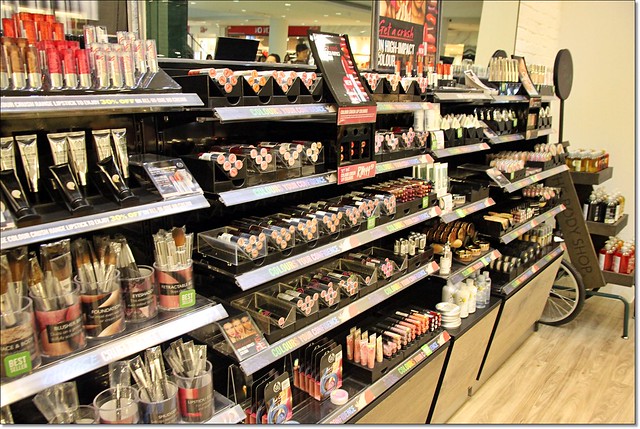 馬來西亞沙巴｜暢遊沙巴！馬來西亞必買伴手禮推薦，鞋子、美妝、咖啡、芒果糖 @飛天璇的口袋