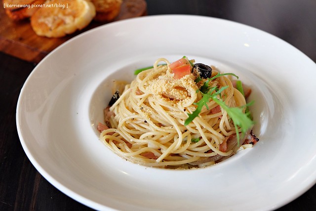 【台中義大利麵】Zaka 札卡餐酒館。週末夜晚有駐唱歌手表演，北屯區少見的餐酒館 @飛天璇的口袋