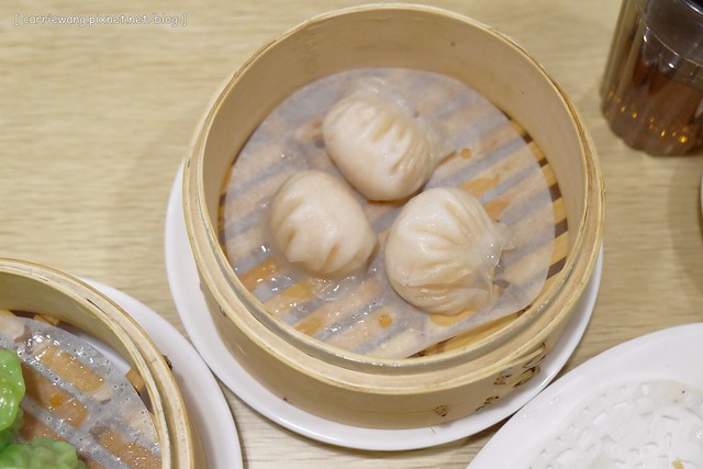 【台中港式飲茶】葡京茶餐廳。位於逢甲商圈，餐點表現中規中矩，隔局會讓人眼睛頓時睜大，裝潢很有澳門的氛圍 @飛天璇的口袋