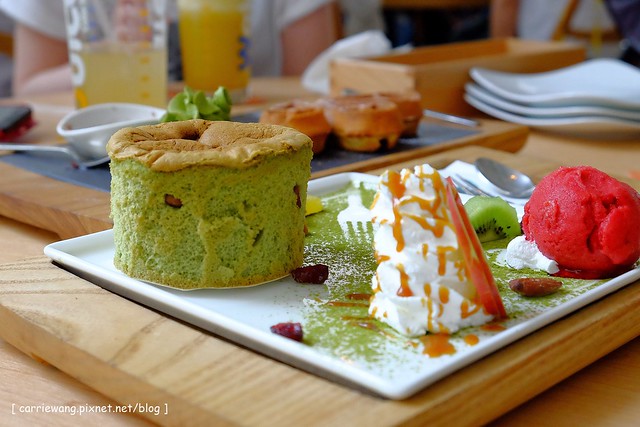 【台中親子餐廳】叉子．ㄨ子輕食館。台中目前最夯最難訂的親子餐廳，環境寬敞大器，外面有一個小沙坑，二樓有文創商品，用餐時段很難訂位 @飛天璇的口袋