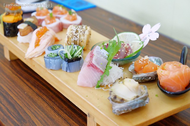 丸億生魚片壽司｜黃昏市場裡的日本料理店，漁獲新鮮選擇性多，現在有冷氣包廂環境更好了 @飛天璇的口袋