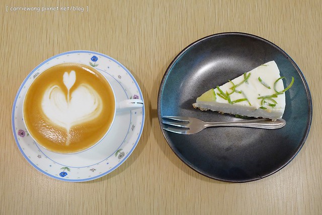 【台中下午茶】小幸福咖啡。位於豐原田野間的小巧咖啡館，裡面有很多可愛的玩偶，生乳酪檸檬起司蛋糕酸V好吃 @飛天璇的口袋