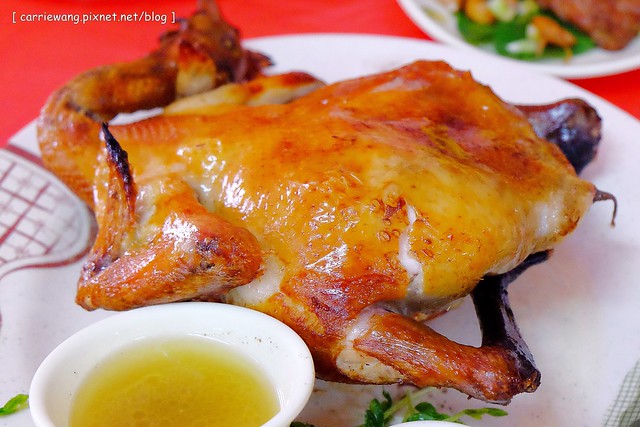 南投竹山｜紫南宮陳記甕缸雞．紫南宮附近的推薦美食，甕缸雞皮薄酥脆肉多汁 @飛天璇的口袋