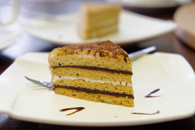 【台中蛋糕甜點】布拉格的調色盤。捷克媽媽手工蜂蜜蛋糕，入選2015年度台灣百大名店，嚴選歐洲進口的食材，層層堆疊出的好味道 @飛天璇的口袋