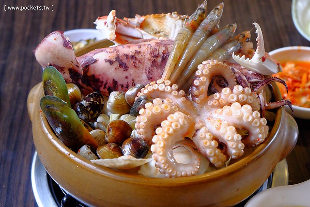 台中西區｜朴山傳統韓國料理．小菜多種選擇飲料喝到飽，韓屋造型的建築很吸睛 @飛天璇的口袋