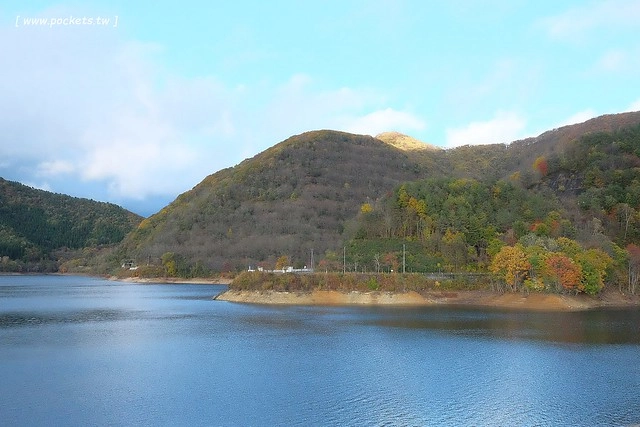 塔崖(塔のへつり)┃福島景點推薦：會津鐵道隱藏版密境，百萬年造就絕美風景，體驗大自然的鬼斧神工，秋天最適合賞楓旅遊 @飛天璇的口袋