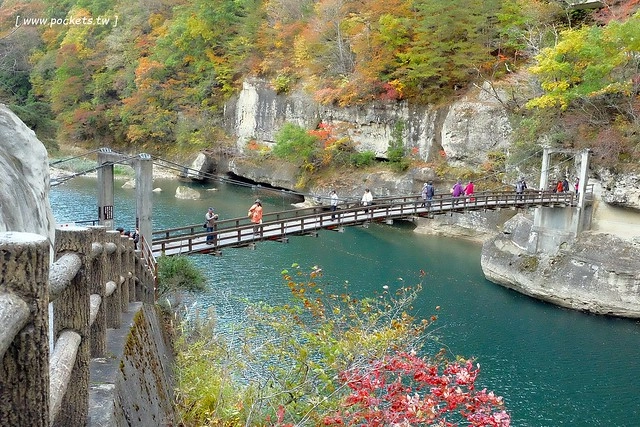 塔崖(塔のへつり)┃福島景點推薦：會津鐵道隱藏版密境，百萬年造就絕美風景，體驗大自然的鬼斧神工，秋天最適合賞楓旅遊 @飛天璇的口袋