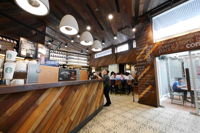 泰國曼谷｜Starbucks Langsuan．曼谷最美的星巴克，鄰近BTS Chit Lom奇隆站 @飛天璇的口袋