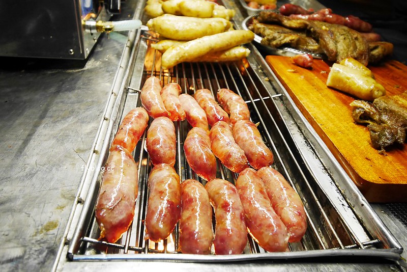 胖子修行動餐車┃台中北屯美食：專賣花生大腸、手工糯米腸和香腸的台中幽靈餐車，現在台中有定點可以買了，食尚玩家也有報導 @飛天璇的口袋