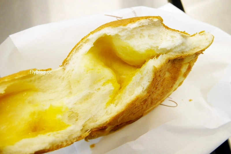 黃昏市場咖啡麵包┃台中南屯：市場裡的隱藏版銅板美食，現烤出爐的最好吃，黎明市場和一點利市場都買的到 @飛天璇的口袋