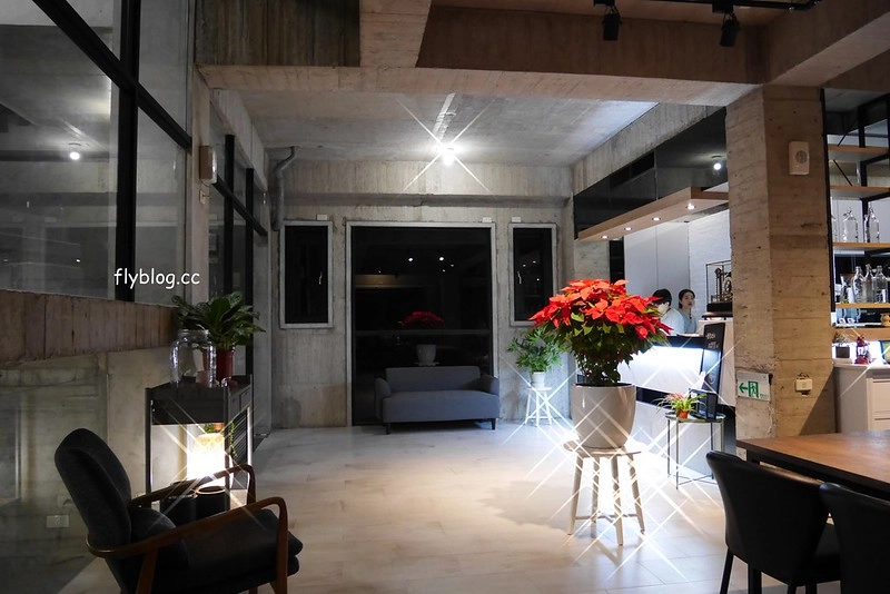 台中北屯｜眺高STAY WITH MOUNTAIN，北屯大坑景觀餐廳，眺望270&deg;的台中屯區夜景 @飛天璇的口袋