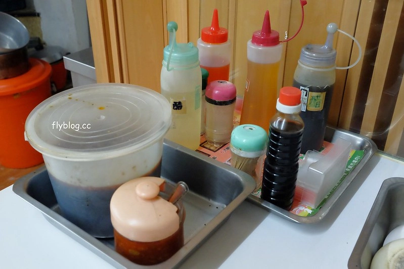 台中北區｜家味小館．會翻滾的酸辣麵，永興街美食推薦，鄰近中國醫大學 @飛天璇的口袋