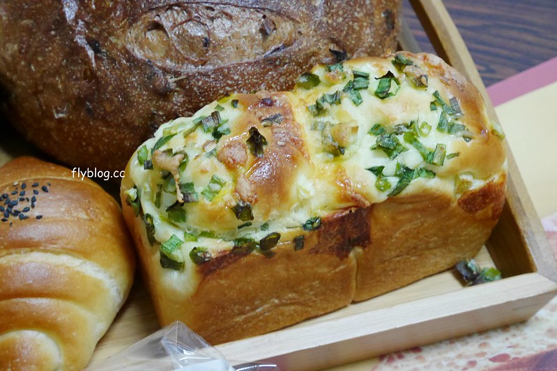 台中吳寶春麵包｜世界冠軍麵包台中也吃的到，推薦台中限定和鹽味可頌，還有冰淇淋也很好吃 @飛天璇的口袋