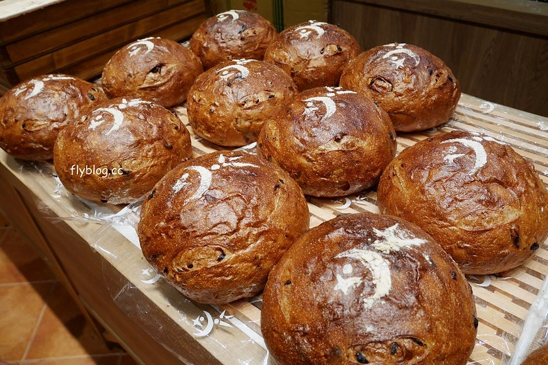 台中吳寶春麵包｜世界冠軍麵包台中也吃的到，推薦台中限定和鹽味可頌，還有冰淇淋也很好吃 @飛天璇的口袋