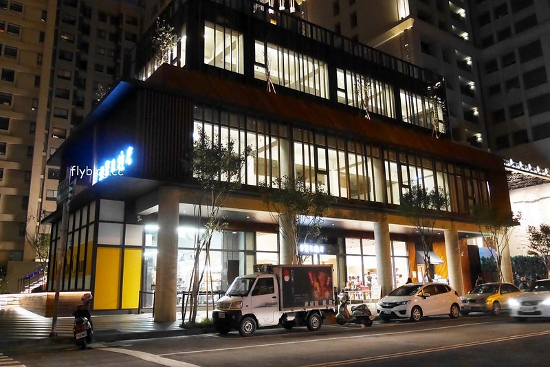 台中吳寶春麵包｜世界冠軍麵包台中也吃的到，推薦台中限定和鹽味可頌，還有冰淇淋也很好吃 @飛天璇的口袋