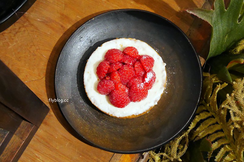 Overture序曲．審計336┃台中西區：台中人氣甜點店進駐草悟道商圈，一樣是老宅的氛圍，有審計新村店限定千層蛋糕 @飛天璇的口袋