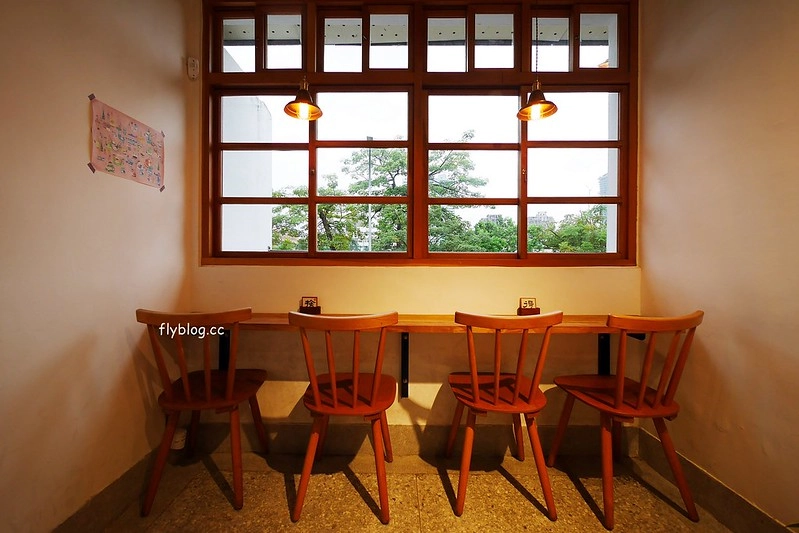 Overture序曲．審計336┃台中西區：台中人氣甜點店進駐草悟道商圈，一樣是老宅的氛圍，有審計新村店限定千層蛋糕 @飛天璇的口袋