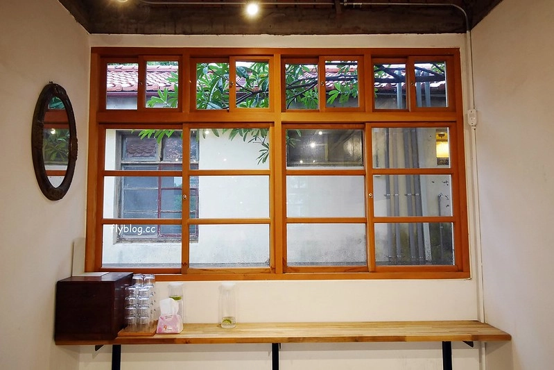 Overture序曲．審計336┃台中西區：台中人氣甜點店進駐草悟道商圈，一樣是老宅的氛圍，有審計新村店限定千層蛋糕 @飛天璇的口袋