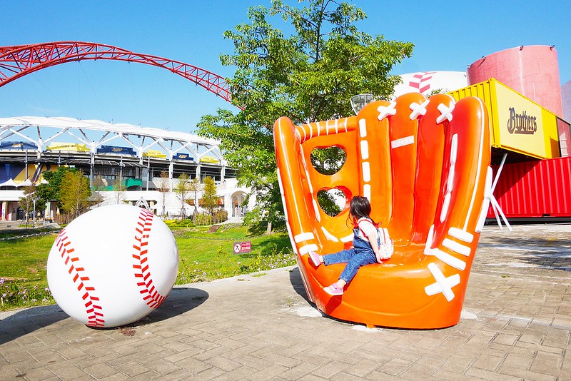 【台中北屯】台中洲際棒球場，台中棒球故事館文創園區，好運來迷你蛋婚宴會館，彩色馬卡龍貨櫃屋，IG打卡拍照和遛小孩的好地方 @飛天璇的口袋