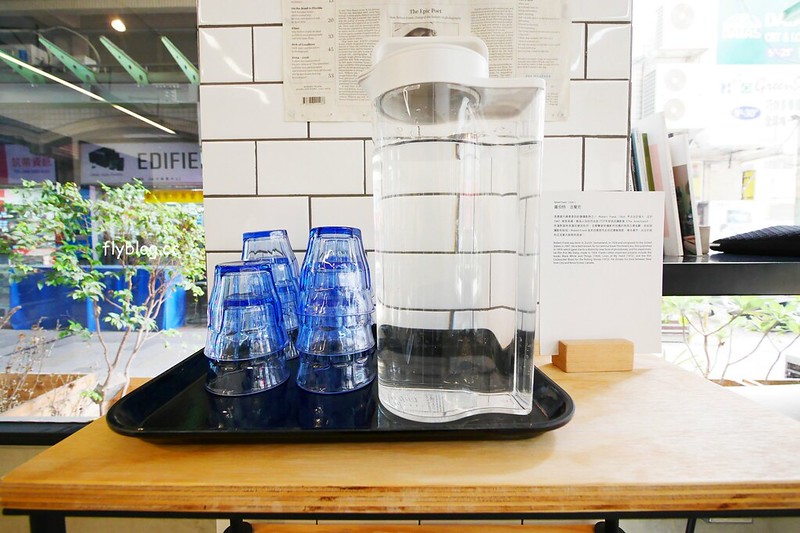 台中中區｜Fleet Street 艦隊街咖啡，點咖啡送一份早餐，每天早上10點前，免費插頭Wifi無限使用 @飛天璇的口袋