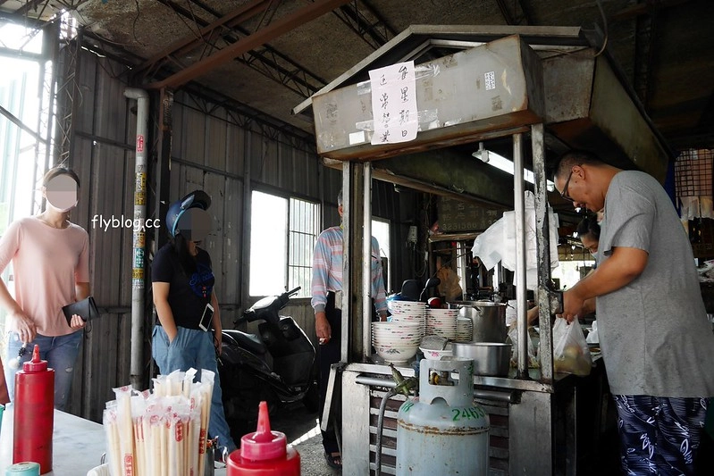 台中西屯｜盛香味擔仔麵．青海路惠來市場裡面，低調不顯眼卻每天大排長龍 @飛天璇的口袋