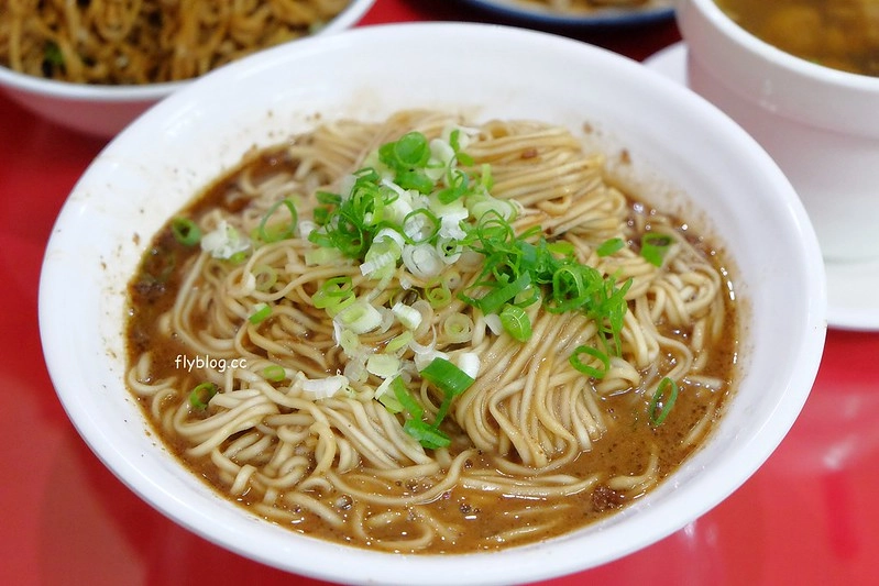 宜蘭羅東｜文昌炸醬麵，樸實簡單的羅東美食，選擇性困難者直接點雙醬麵 @飛天璇的口袋