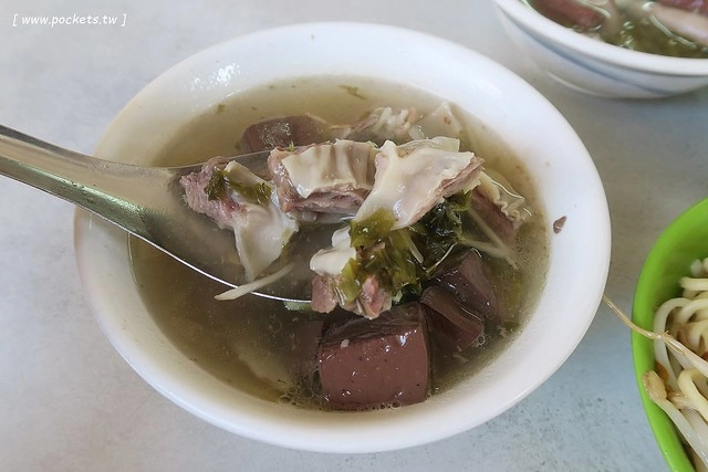 台中東區｜進德路無名乾麵老店，簡單樸實的拉仔麵，30年來屹立不搖 @飛天璇的口袋