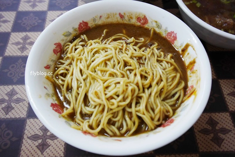 宜蘭美食｜農權路炸醬麵，農權路上的無名麵店，意外發現簡單樸實的美味 @飛天璇的口袋