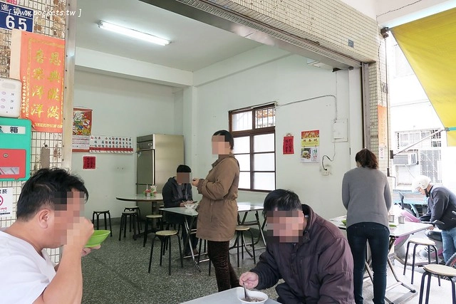 台中東區｜進德路無名乾麵老店，簡單樸實的拉仔麵，30年來屹立不搖 @飛天璇的口袋