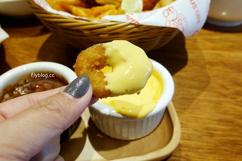 Campus Cafe┃台中西區：台北超人氣連鎖美式餐廳進駐台中，台中廣三SOGO百貨旗艦店11/15開幕，環境寬敞明亮充滿濃厚的美式氛圍 @飛天璇的口袋