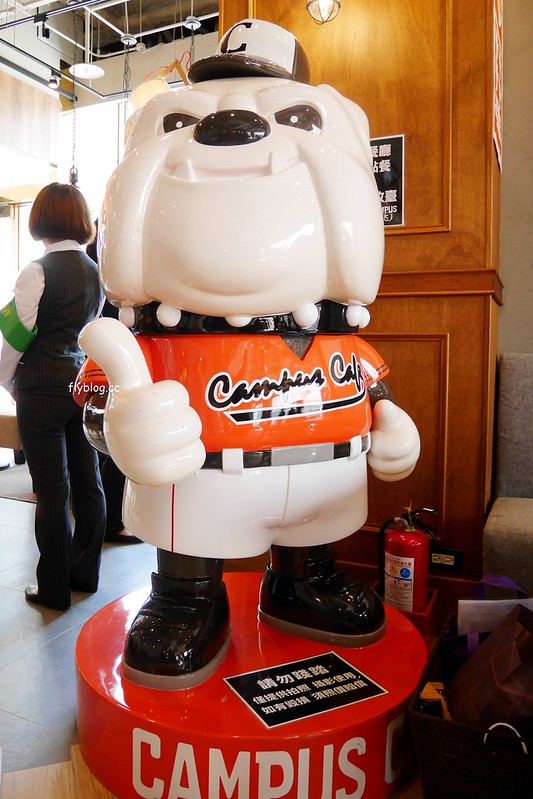 Campus Cafe┃台中西區：台北超人氣連鎖美式餐廳進駐台中，台中廣三SOGO百貨旗艦店11/15開幕，環境寬敞明亮充滿濃厚的美式氛圍 @飛天璇的口袋