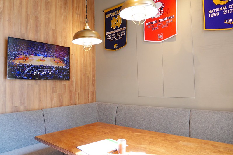 Campus Cafe┃台中西區：台北超人氣連鎖美式餐廳進駐台中，台中廣三SOGO百貨旗艦店11/15開幕，環境寬敞明亮充滿濃厚的美式氛圍 @飛天璇的口袋