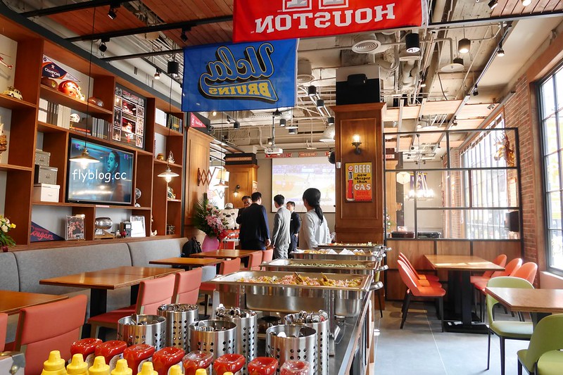 Campus Cafe┃台中西區：台北超人氣連鎖美式餐廳進駐台中，台中廣三SOGO百貨旗艦店11/15開幕，環境寬敞明亮充滿濃厚的美式氛圍 @飛天璇的口袋